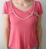 blusa com pérolas rosa